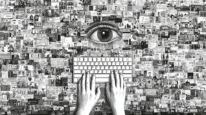 Ilustracija oka iznad tastature okružene mozaikom fotografija i informacija koje simbolizuju digitalni svet